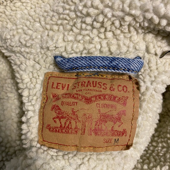 Levis women’s sherpa jacket in M - Picture 2 of 2